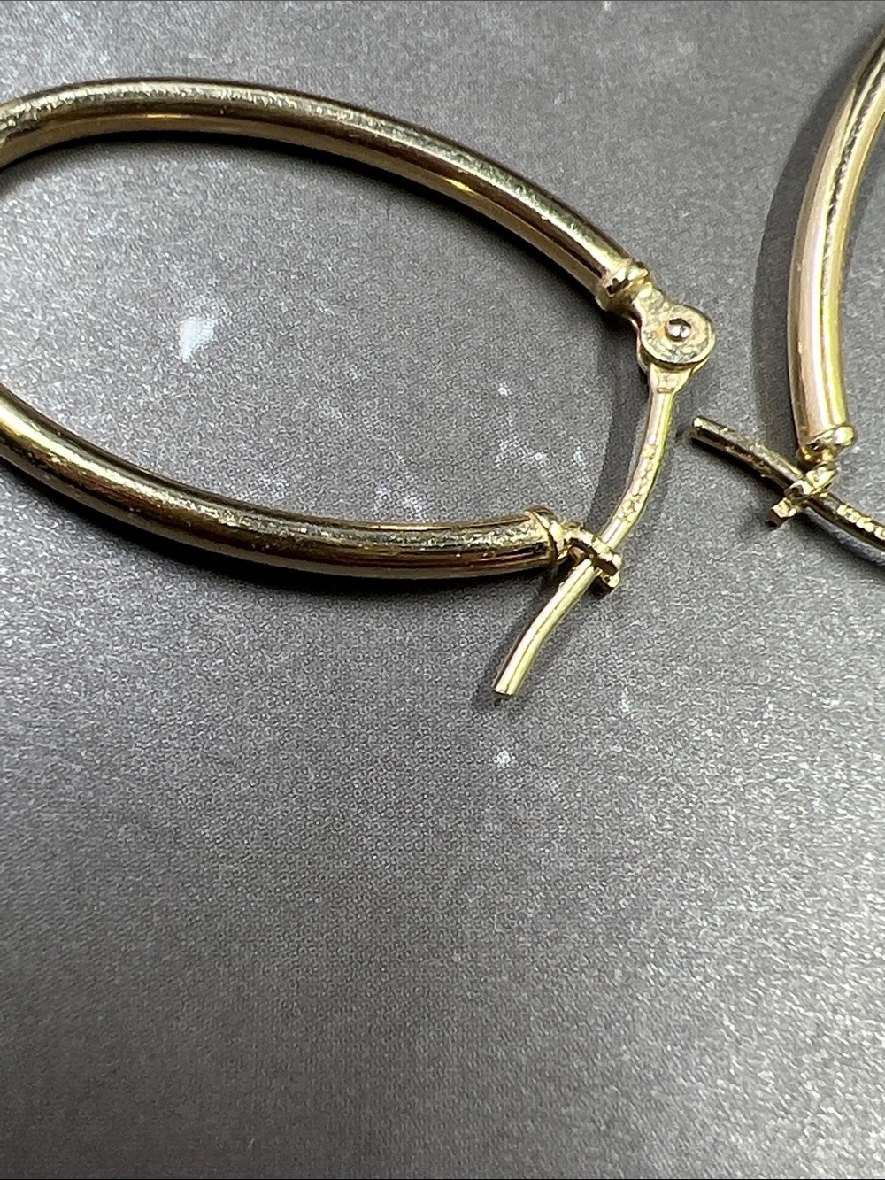 Vintage JCM 14K Gold Oblong Hoop Earrings - Picture 4 of 7